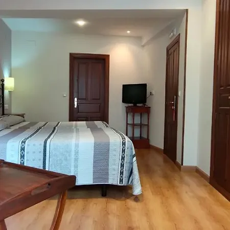 Rural La Plaza Hotel 2*