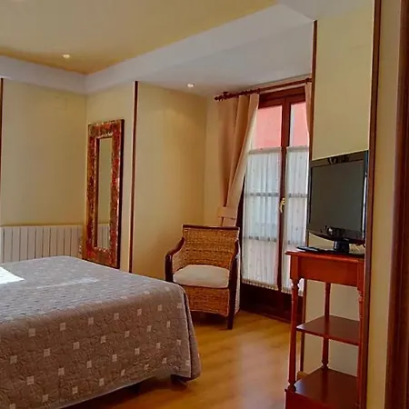 Rural La Plaza Hotel Caso